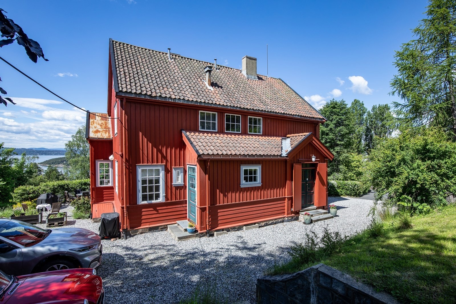 Godt med biloppstillingsplass på egen tomt. Galleribilde