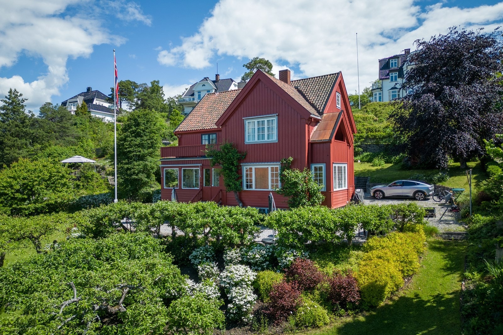 Klassisk og innholdsrik enebolig over 3 plan + loft. Galleribilde
