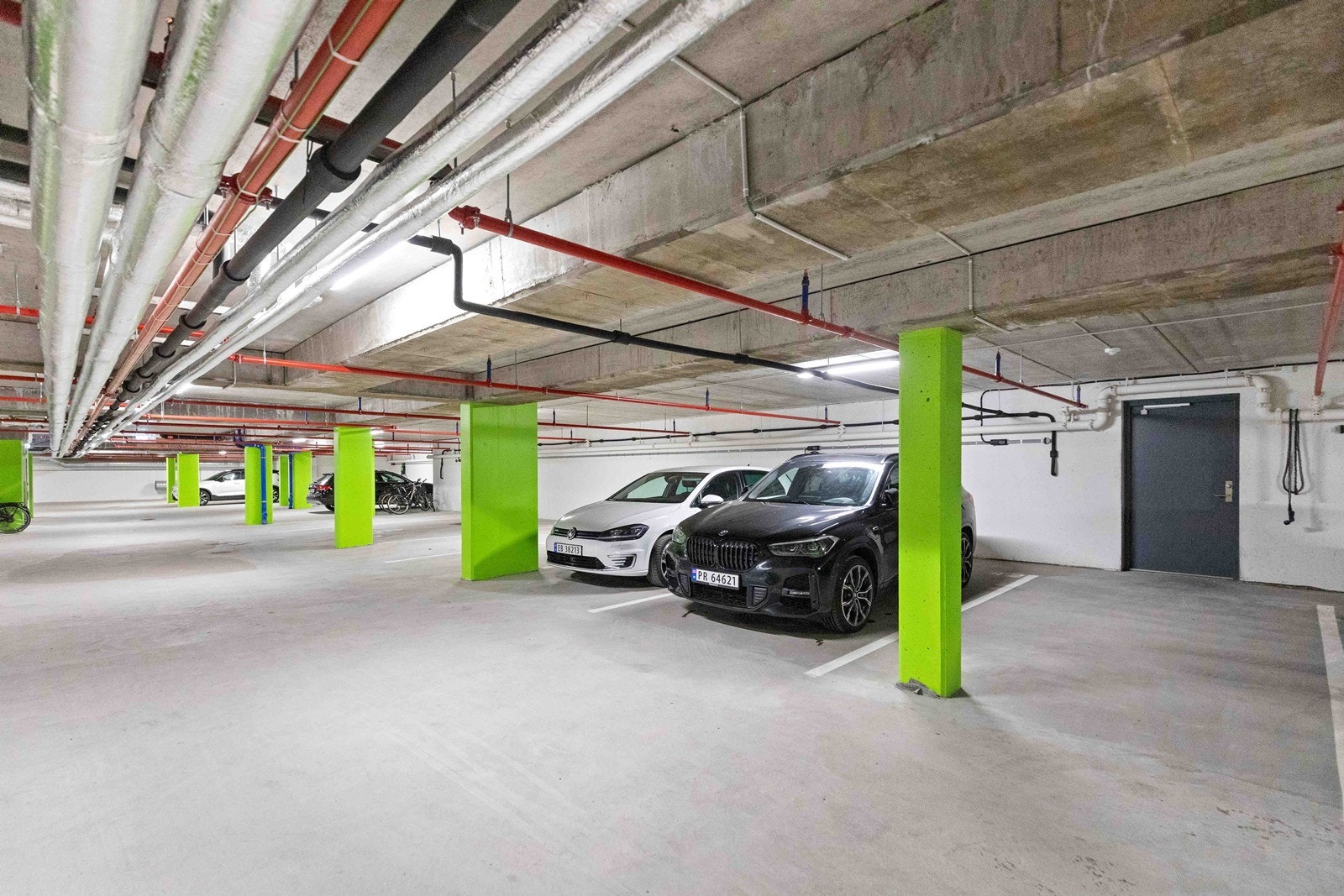 Mulighet for kjøp av p.plass i lukket garasjekjeller Galleribilde