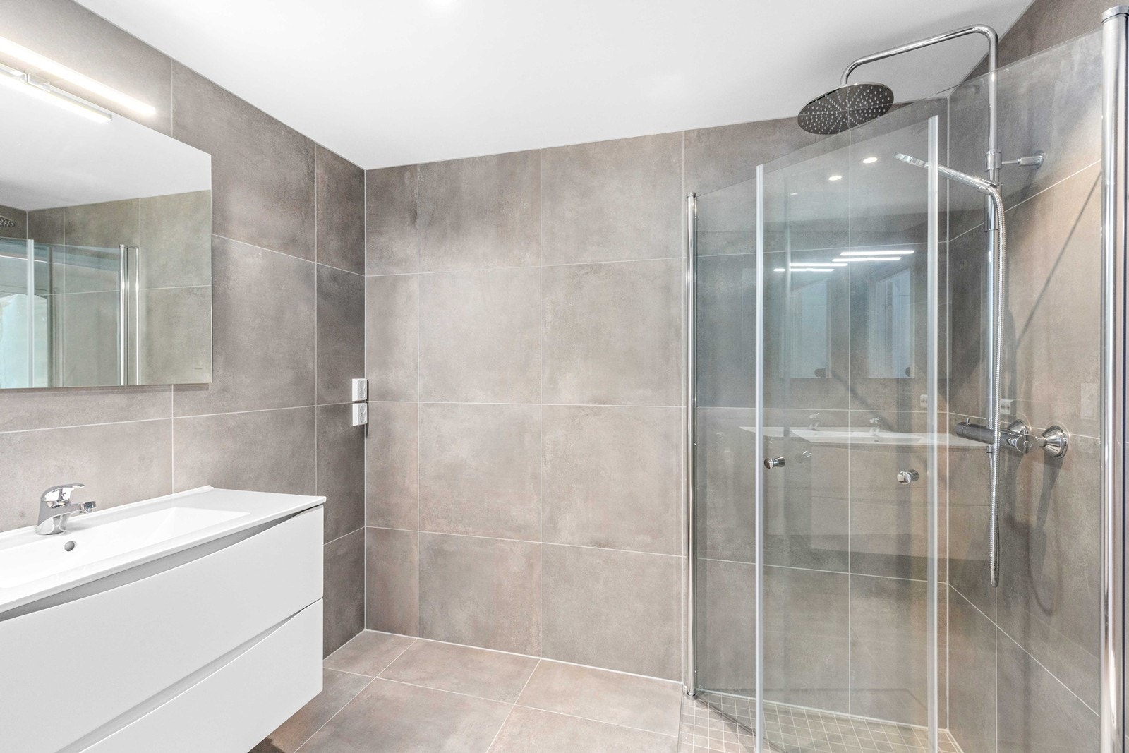 Baderom- tilknyttet hovedsoverom. Lekre oppgraderte flisvalg Galleribilde