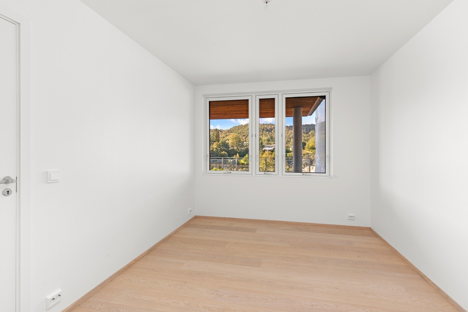 I leiligheten er det to soverom som begge er av god størrelse med plass til stor seng med tilhørende møblement og garderobe. Galleribilde