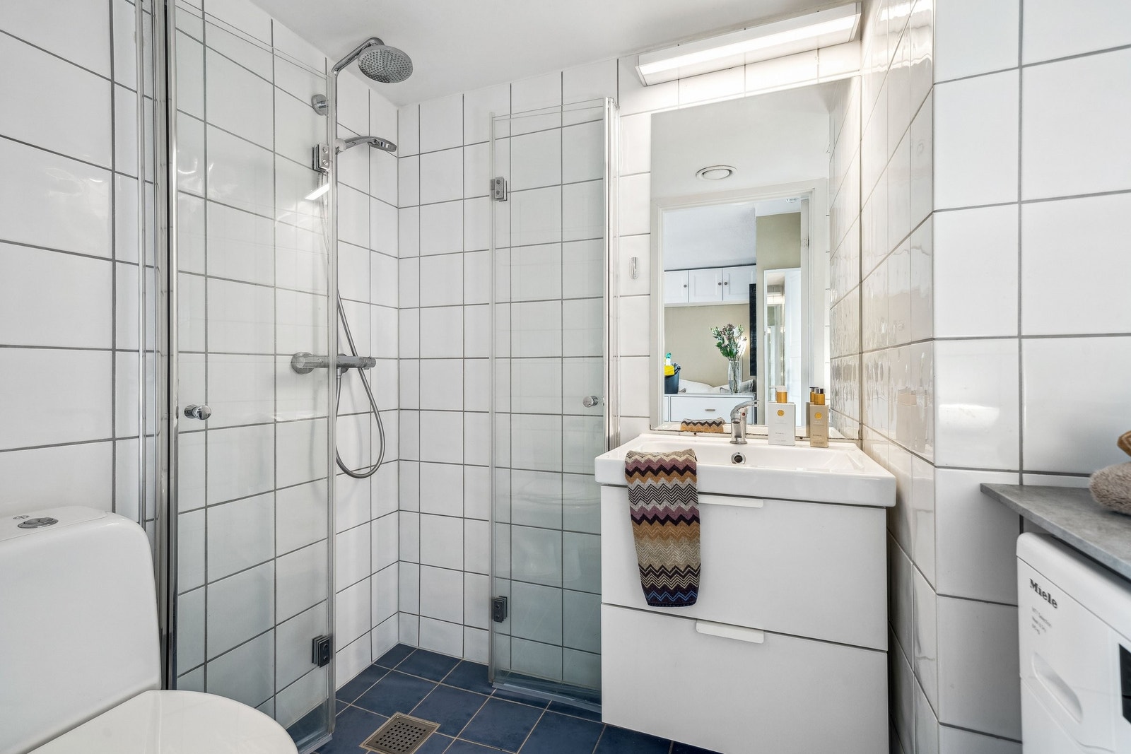 Godt ventilert bad med varmekabler Galleribilde