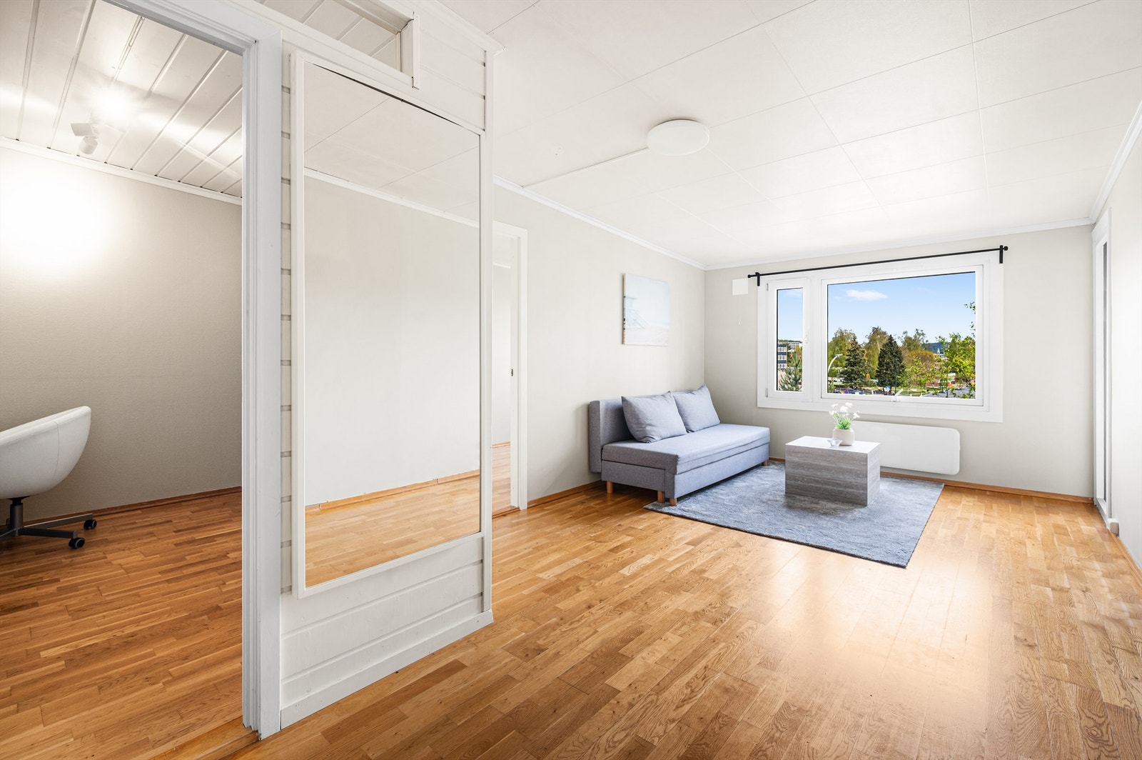 En lys og arealeffektiv 2-roms andelsleilighet med en herlig innglasset balkong - Det perfekte førstegangskjøp. Galleribilde