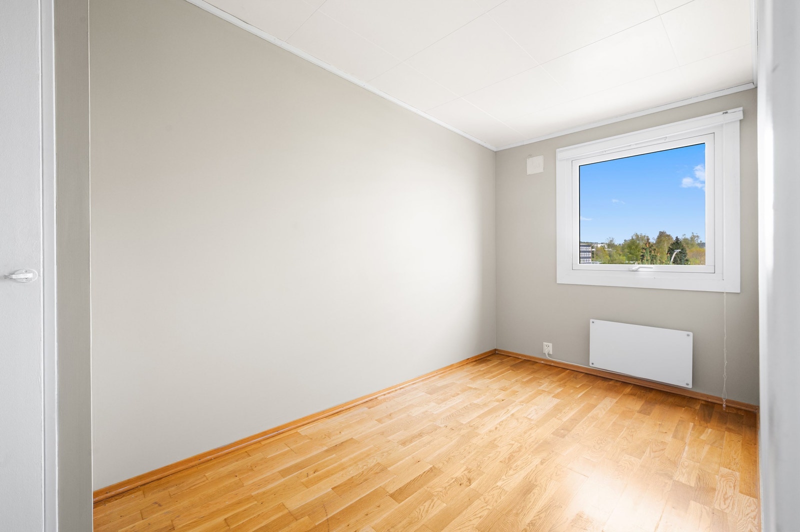 Soverommet er av god størrelse og kan enkelt innredes med både dobbeltseng og tilhørende nattbord. Galleribilde