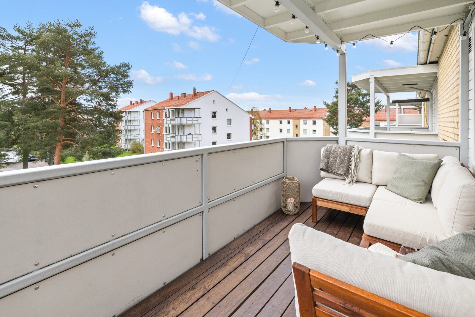 Herlig, usjenert balkong med gode solforhold. Galleribilde