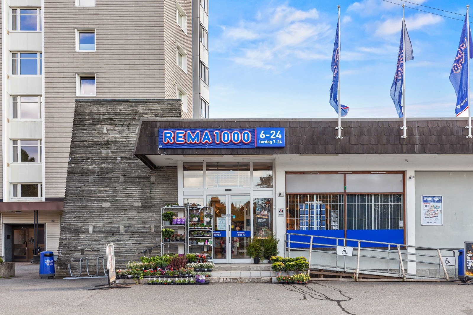 Rema 1000 ligger ca. 5 minutter unna leiligheten. Galleribilde