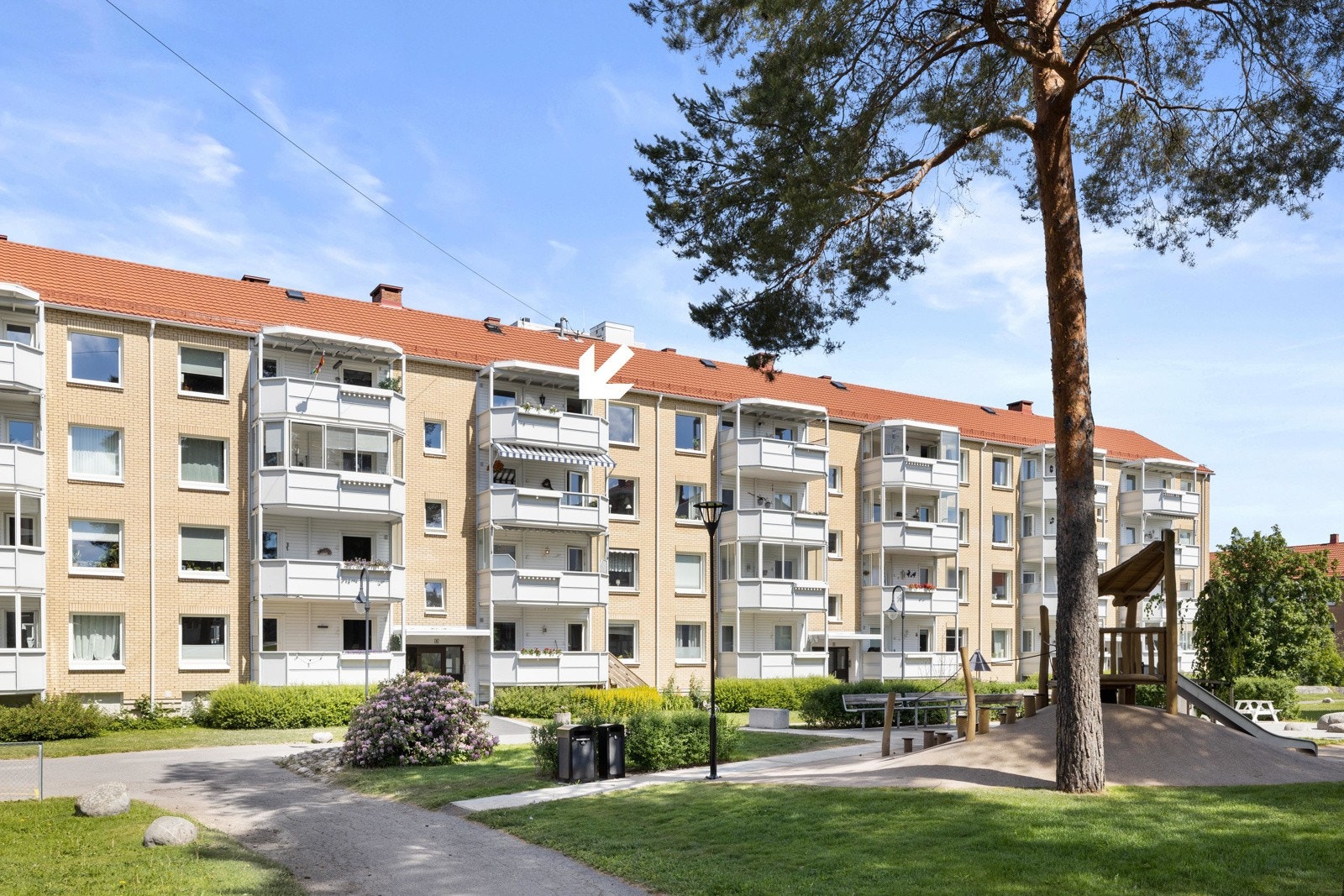 Leiligheten har en attraktiv beliggenhet i fine, grønne omgivelser. Galleribilde