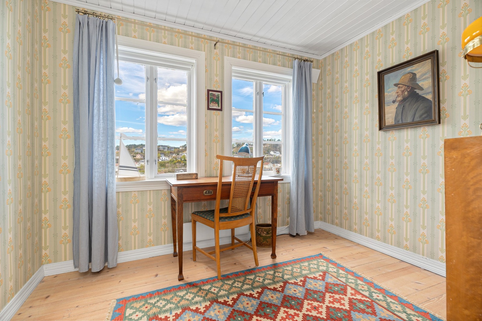 Det er tre gode soverom i eneboligen, og alle ligger samlet i andre etasje. Galleribilde