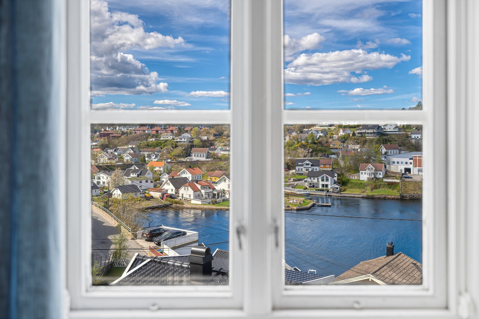 Fra eiendommen er det idyllisk sjøutsikt! Galleribilde