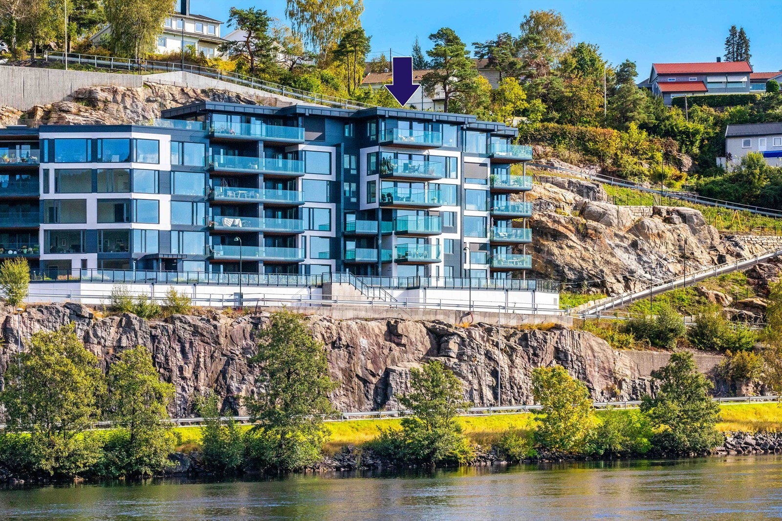 Leiligheten er plassert i toppetasjen. Herfra er det en spektakulær utsikt Galleribilde