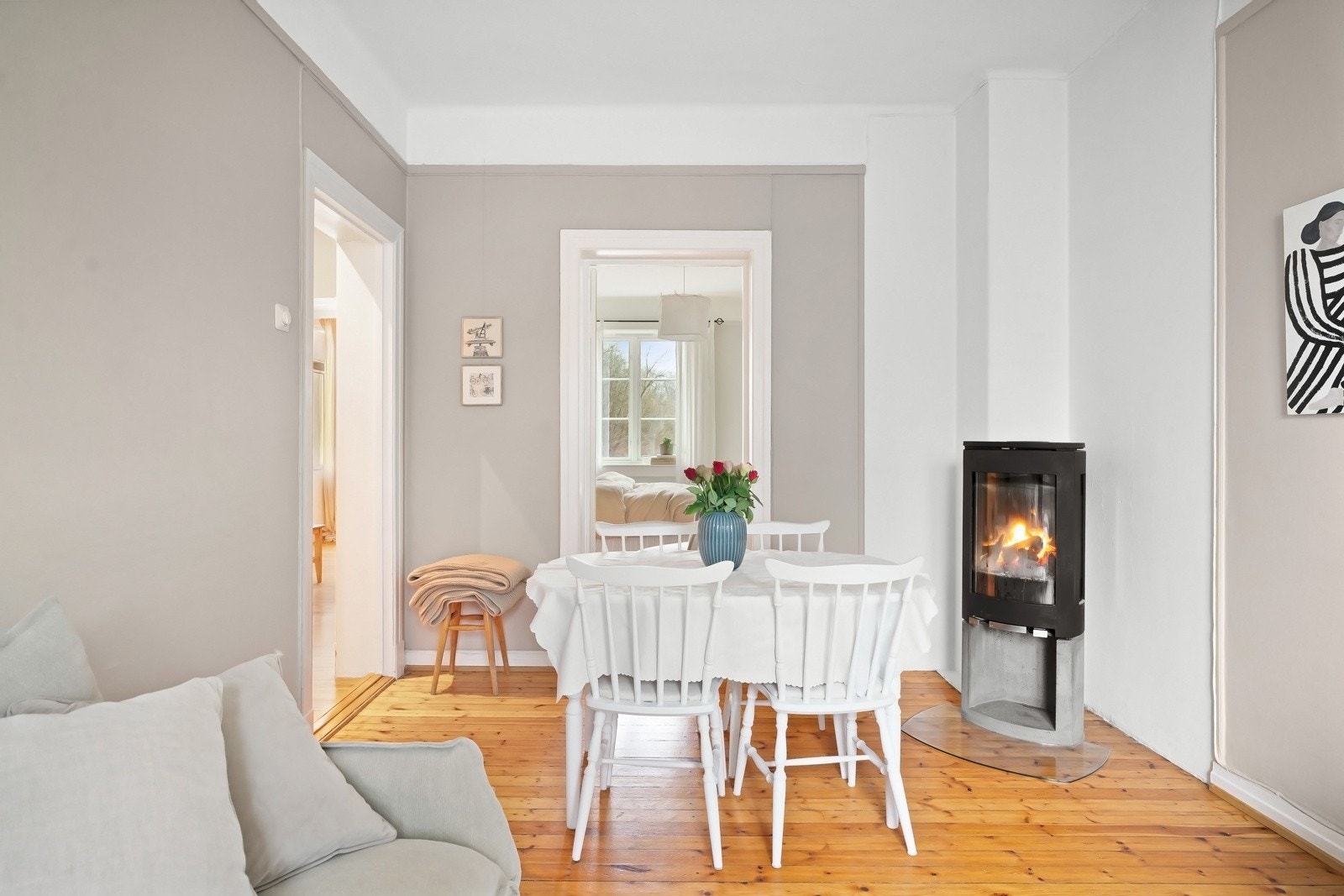 Velegnet plass til spisebordsgruppe. Galleribilde