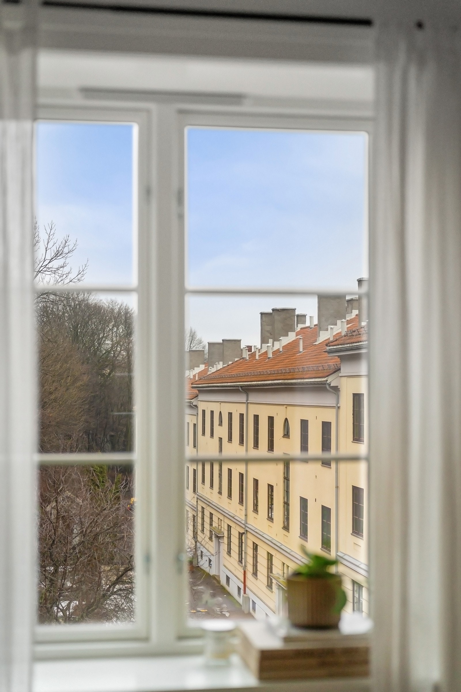 Soverommet ligger mot sameiets rolige og hyggelige bakgård. Galleribilde