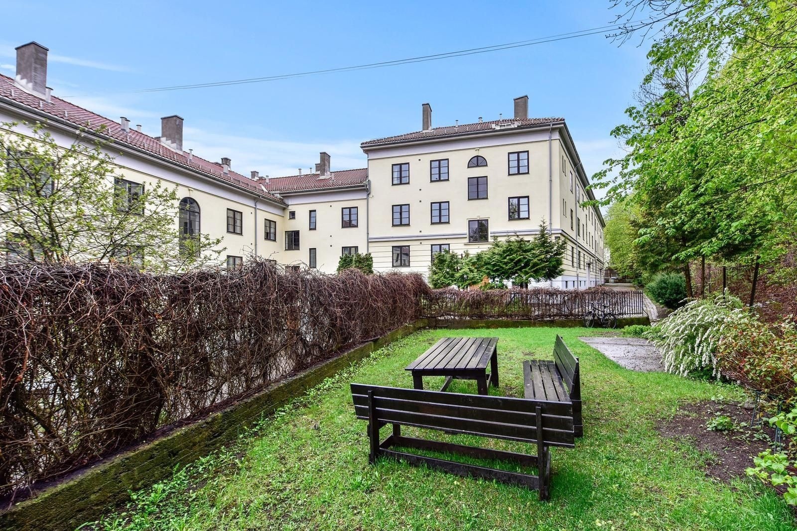 Pent opparbeidet med sittegrupper i flere soner. Galleribilde