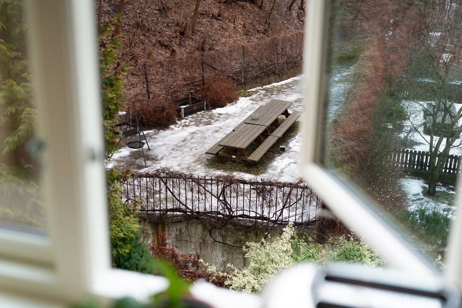 Hyggelig utsyn mot sameiets bakgård. Galleribilde