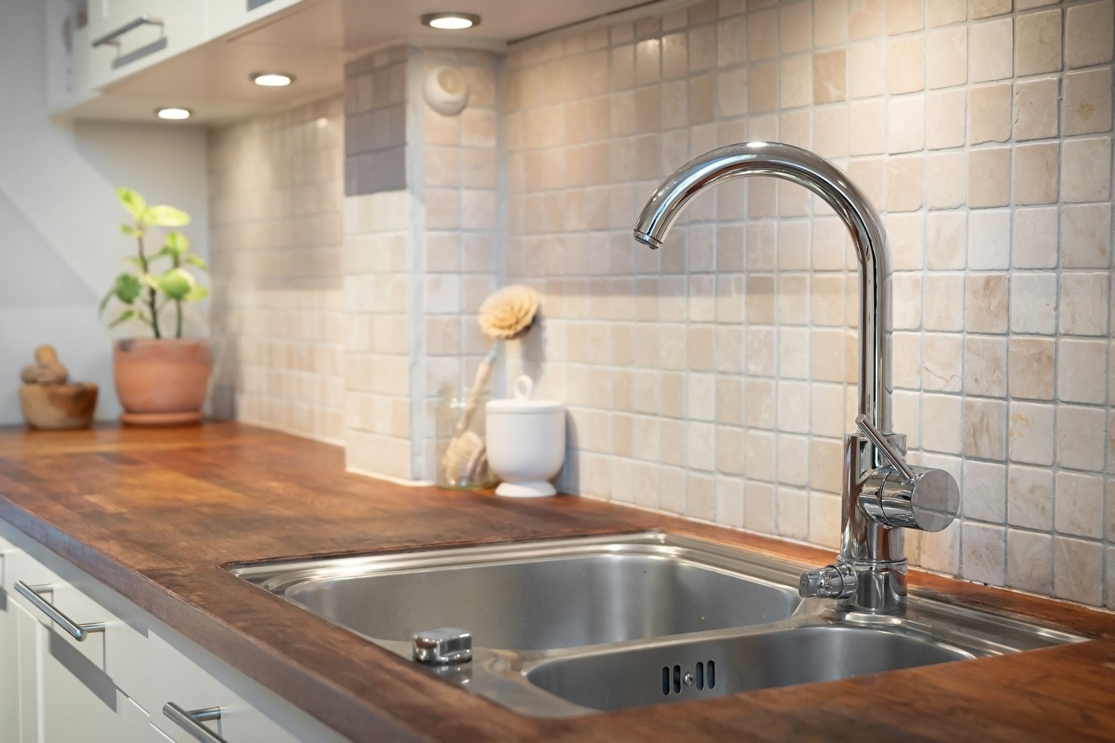 I 2024 ble det gjort rørfornying av gjennomgående avløpsrør i form av strømpeføring i regi av sameiet. Galleribilde