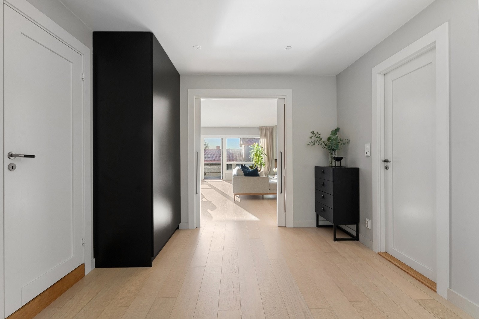 Ytterligere lagringsplass i to boder på henholdsvis ca. 3 m² og 6 m². Galleribilde