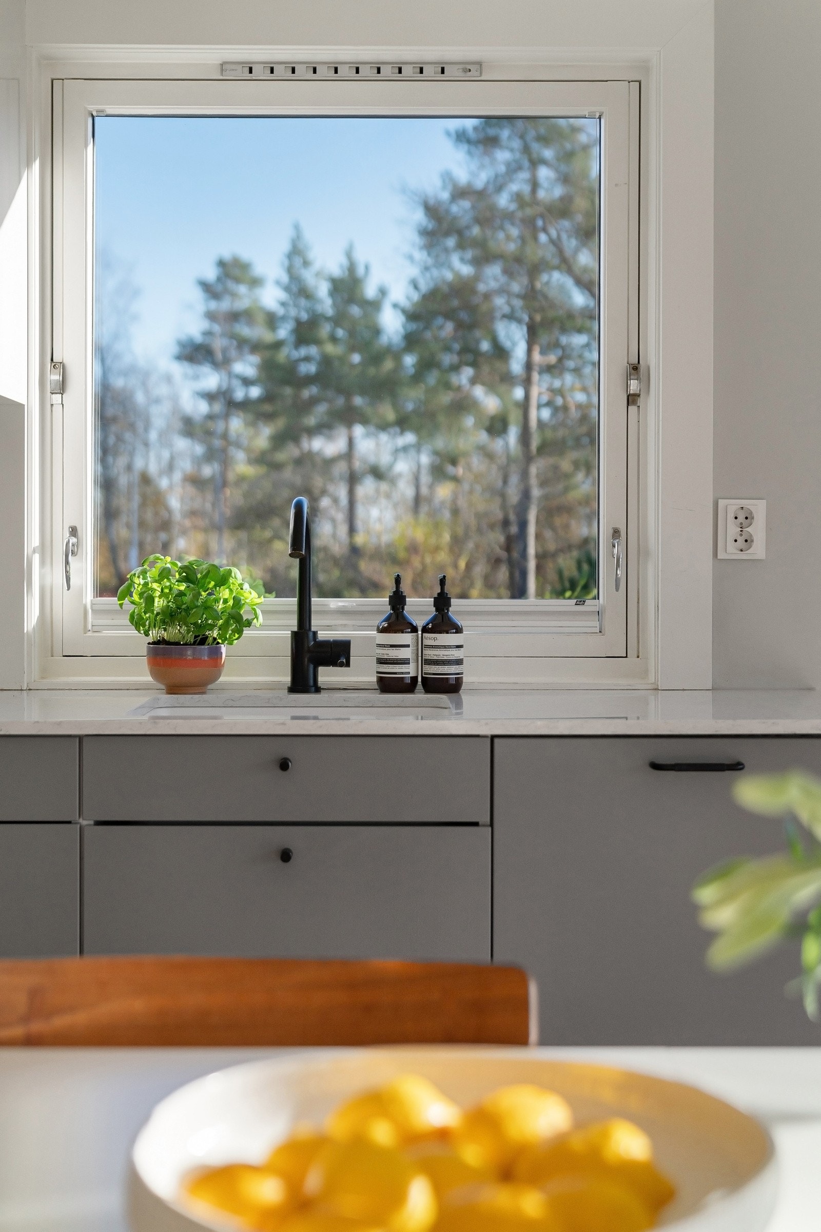 Leiligheten ligger på enden og har vinduer mot tre himmelretninger. Galleribilde