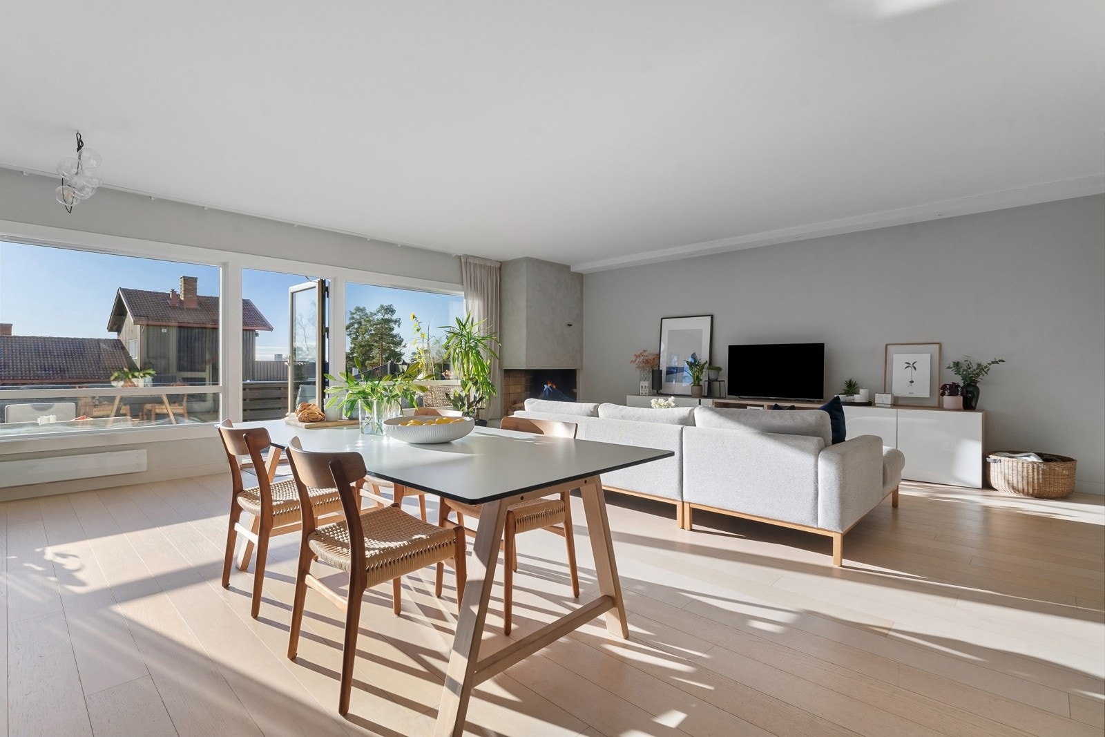 Vesentlig renovert i 2017 - Kjøkken fra HTH, delikat baderom, separat toalettrom, nytt elektrisk anlegg og røropplegg. Galleribilde