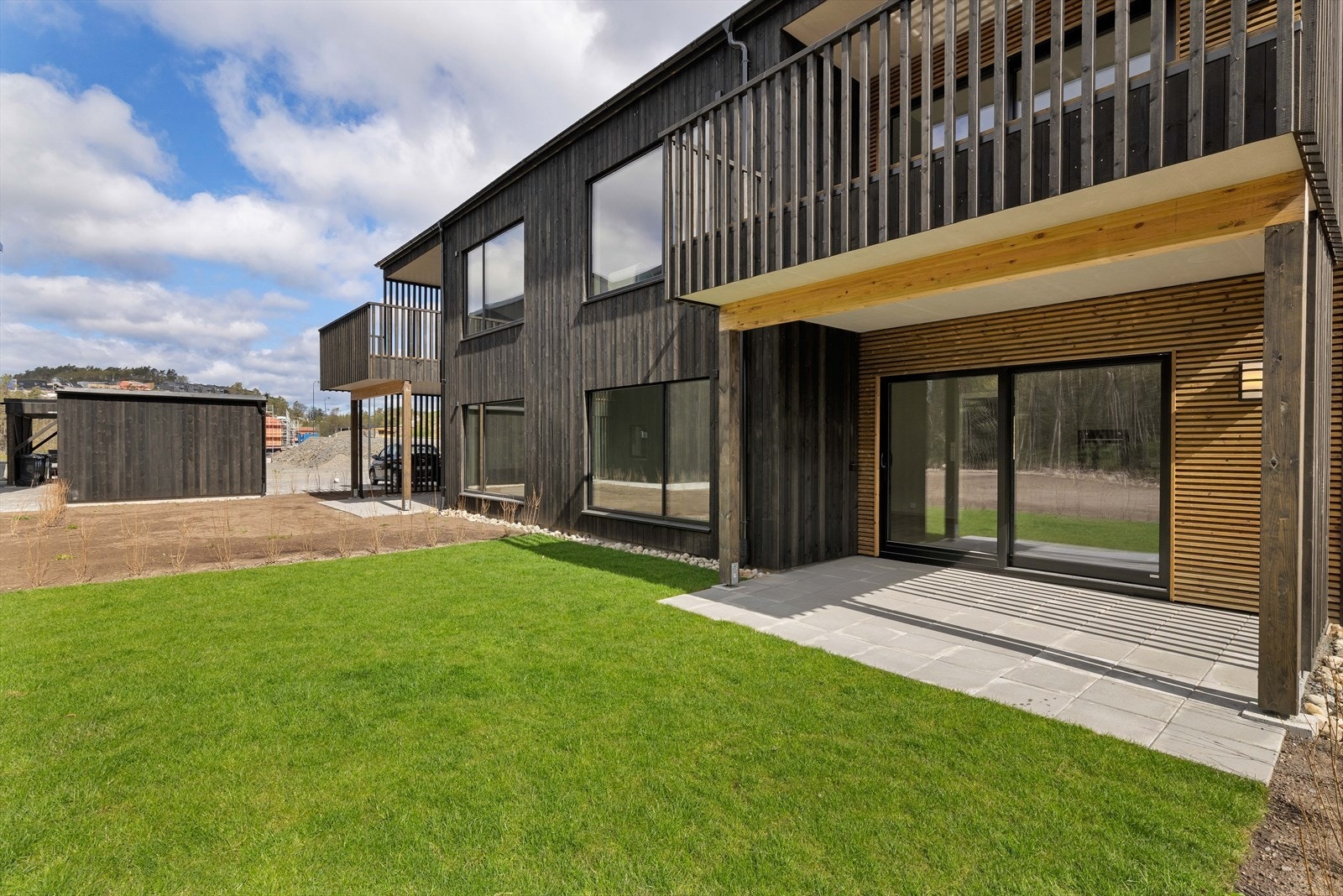 Eiendomsmegler Norge v/ Johan R. Elieson har gleden av å ønske velkommen til visning av Langetjønnveien 1! Galleribilde