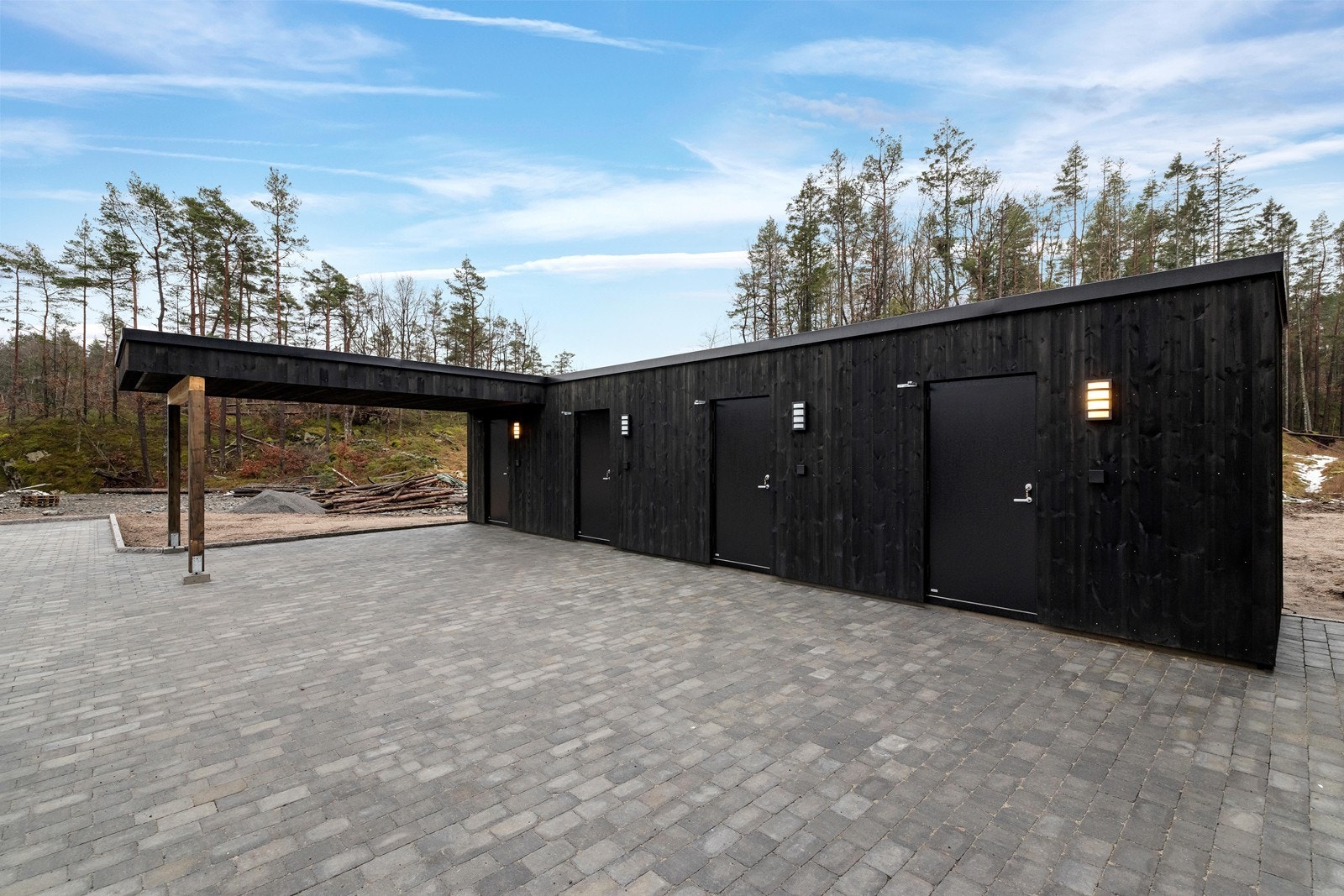 Det medfølger en parkeringsplass og en bod på sameiets tomt. Galleribilde