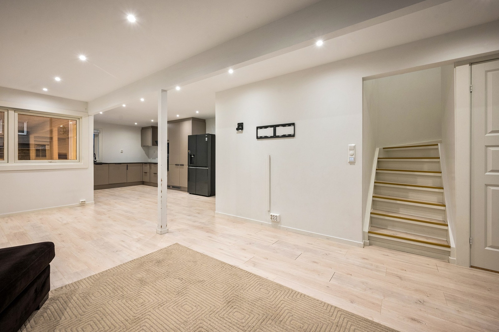 Boligen disponerer garasjeplass i felles garasjerekke. Galleribilde