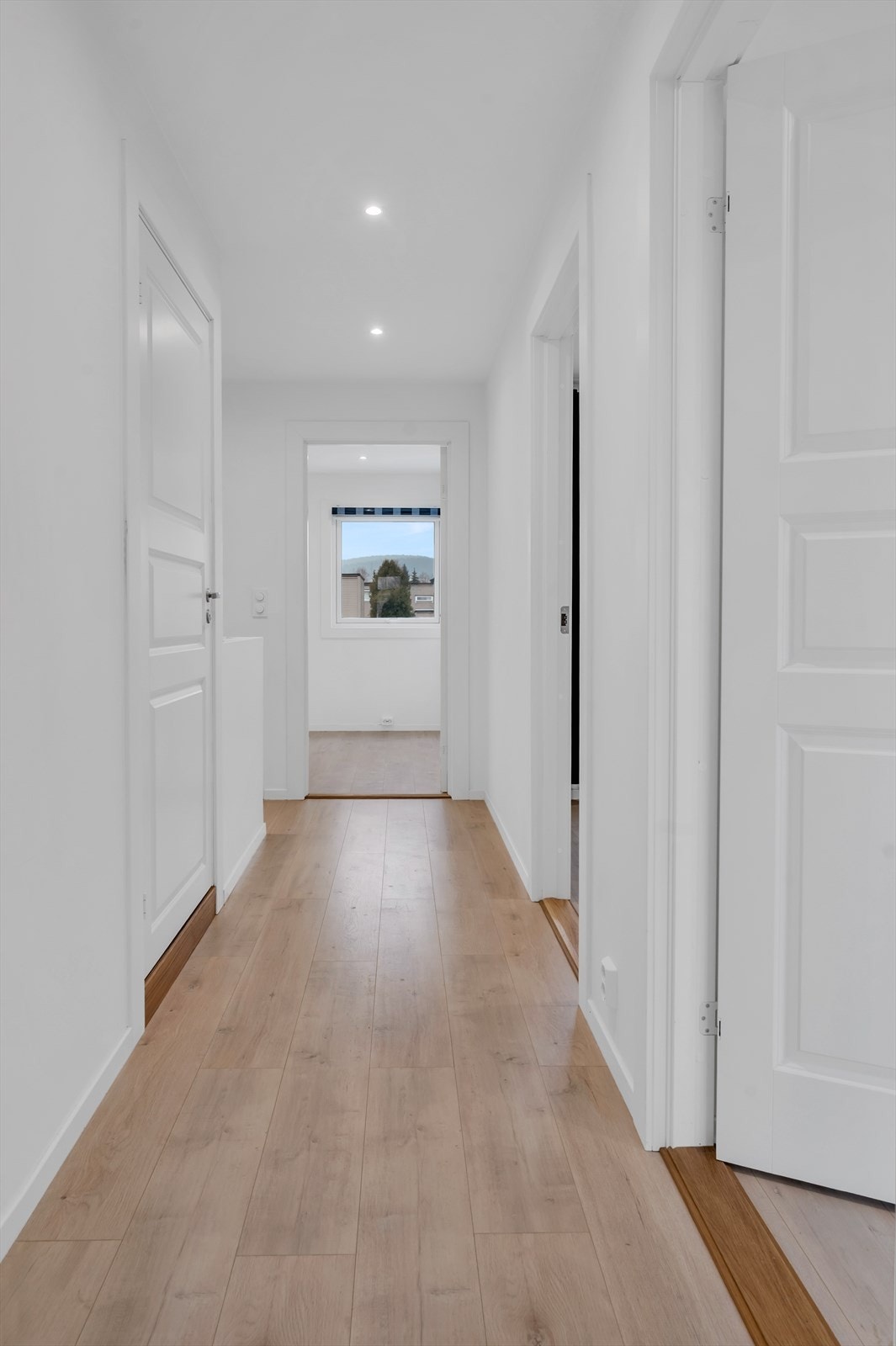 Alle fire soverom samlet i husets andre etasje, hvor du også finner et lekkert baderom. Galleribilde