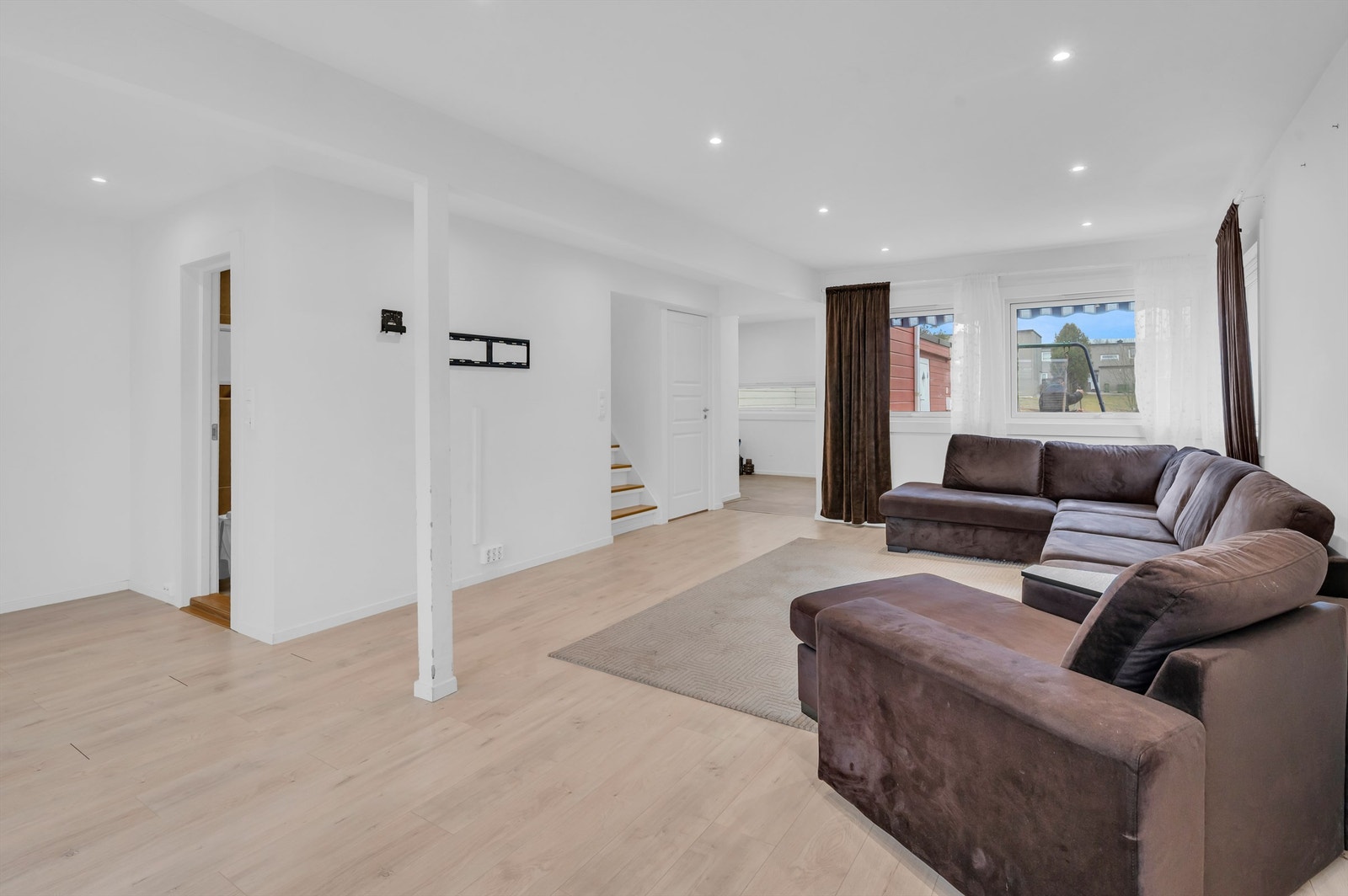 Boligen ble oppusset i 2023 og fremstår lyst og moderne. Galleribilde