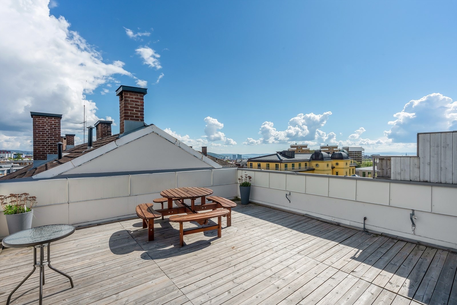 Flott felles og solrik takterrasse til glede for beboerne Galleribilde