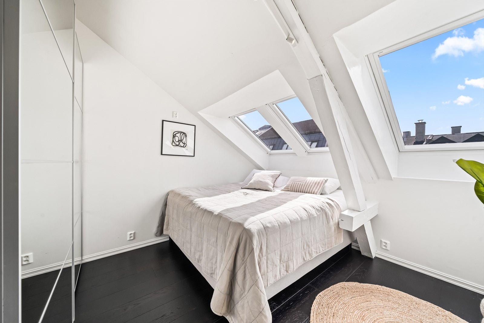 Hovedsoverom med god plass til dobbeltseng. Galleribilde