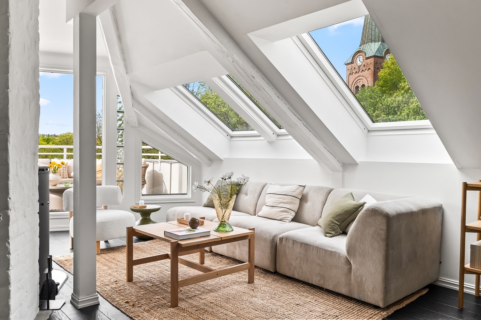 Leiligheten har svært gode lys- og solforhold. Galleribilde