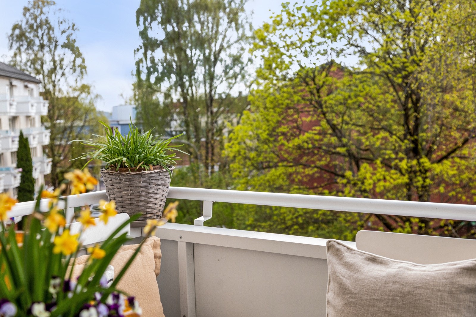 Leilighetens overflater og kjøkken ble pusset opp i 2025, baderom ble pusset opp i regi av borettslaget i 2016 og leiligheten fikk nye vinduer fra 2023. Galleribilde