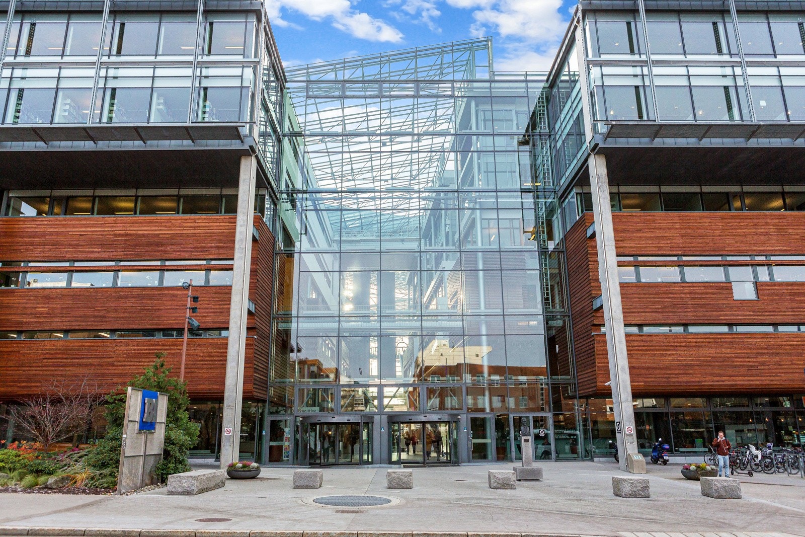 Det tar ca. 10 minutter å gå til Handelshøyskolen BI. Galleribilde