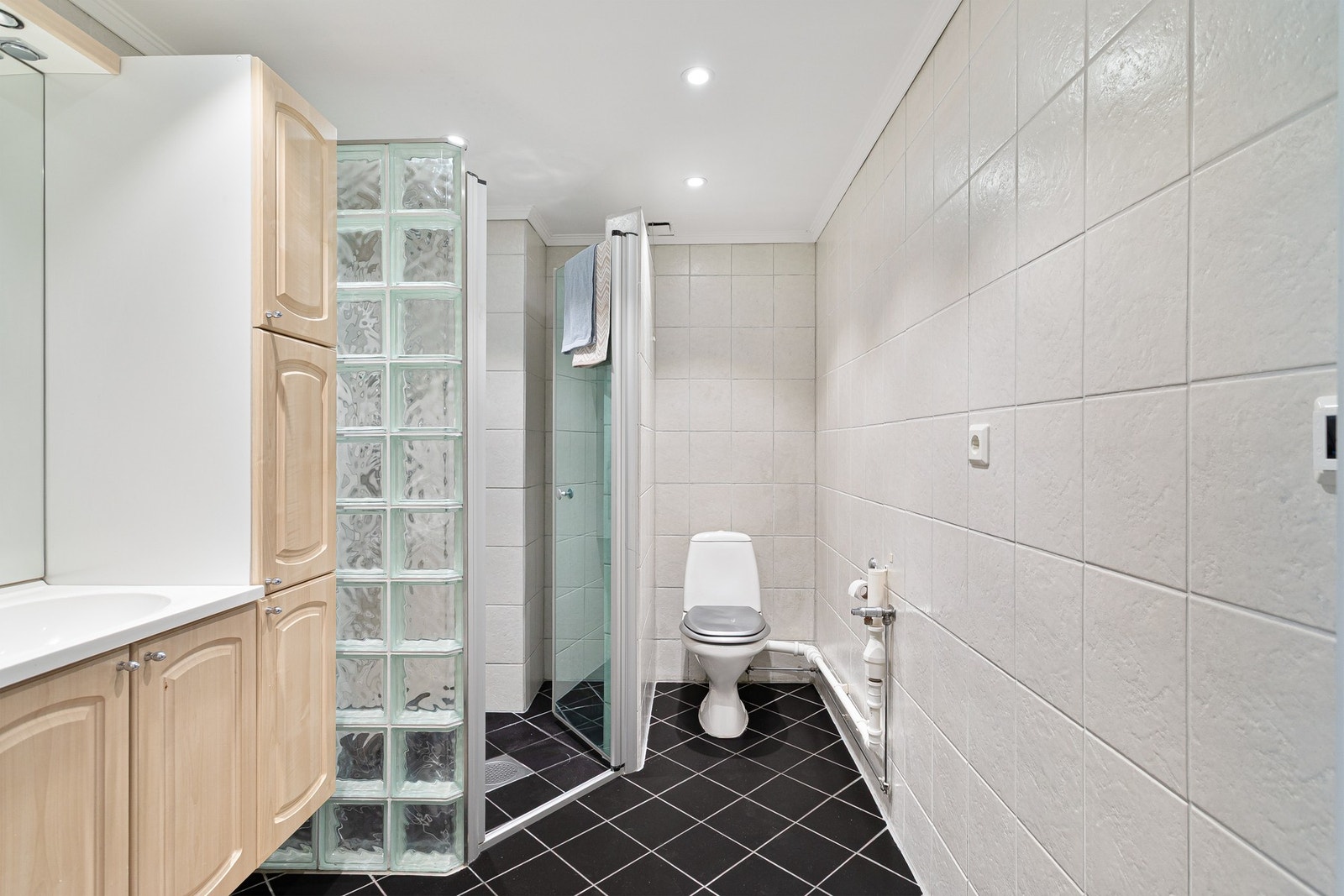 Pent bad med flislagte overflatert. Galleribilde