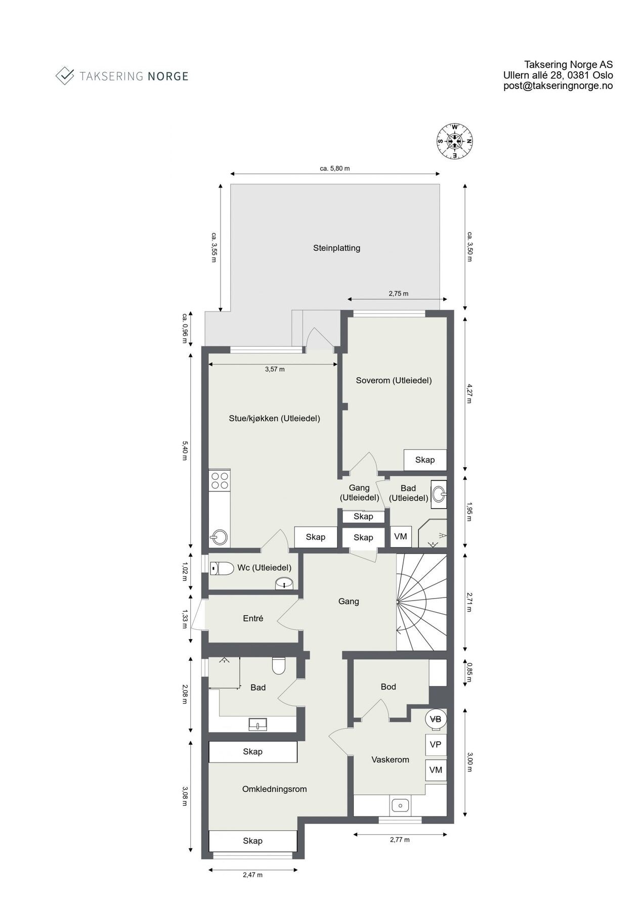 1. etasje består av bad, vaskerom, entré, gang, omkledningsrom, bod, bad (utleiedel), wc (utleiedel), stue/kjøkken (utleiedel), soverom (utleiedel) og gang (utleiedel). Galleribilde
