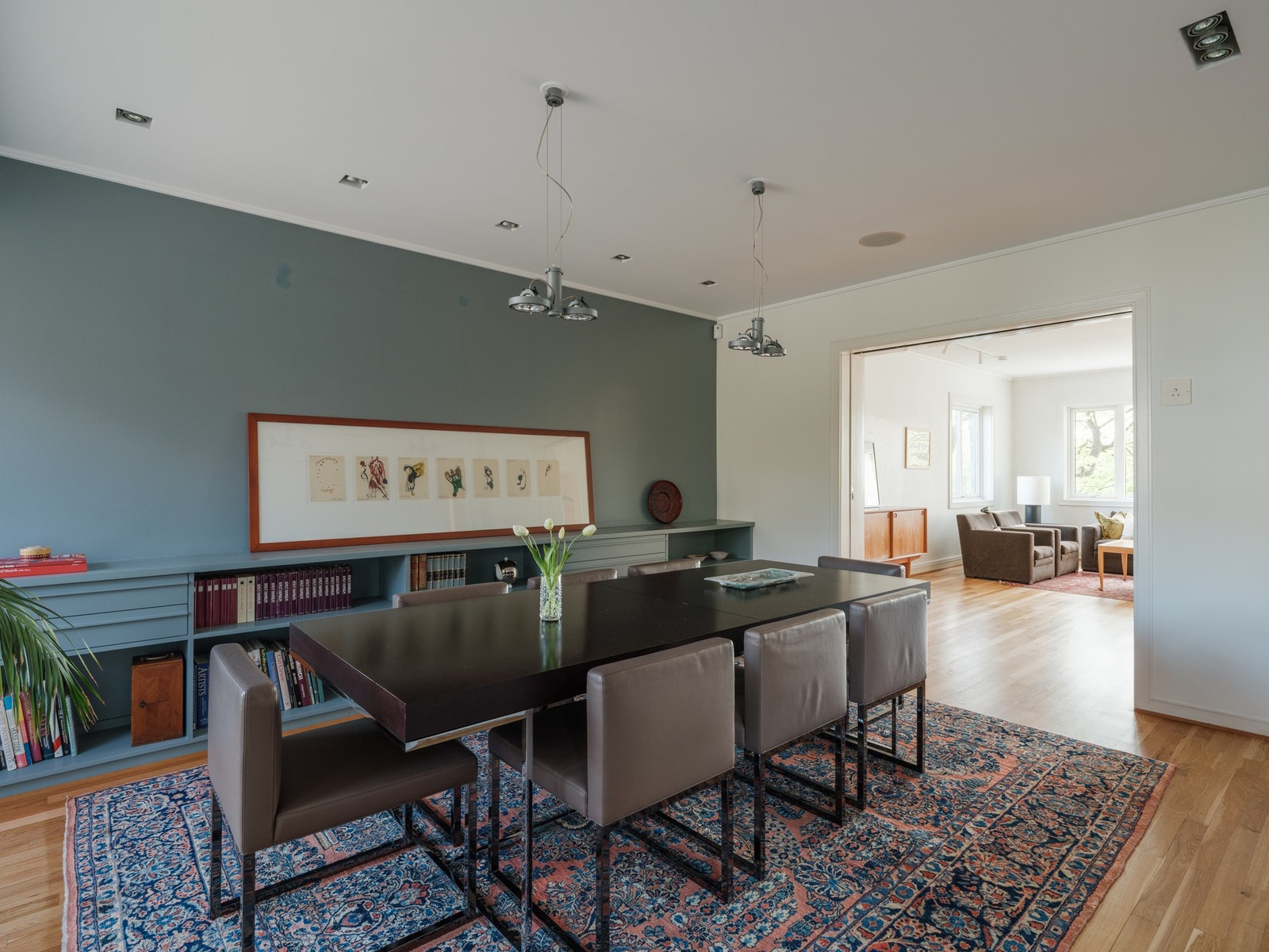 Tilkomst fra stue til spisestue og kjøkken. Galleribilde