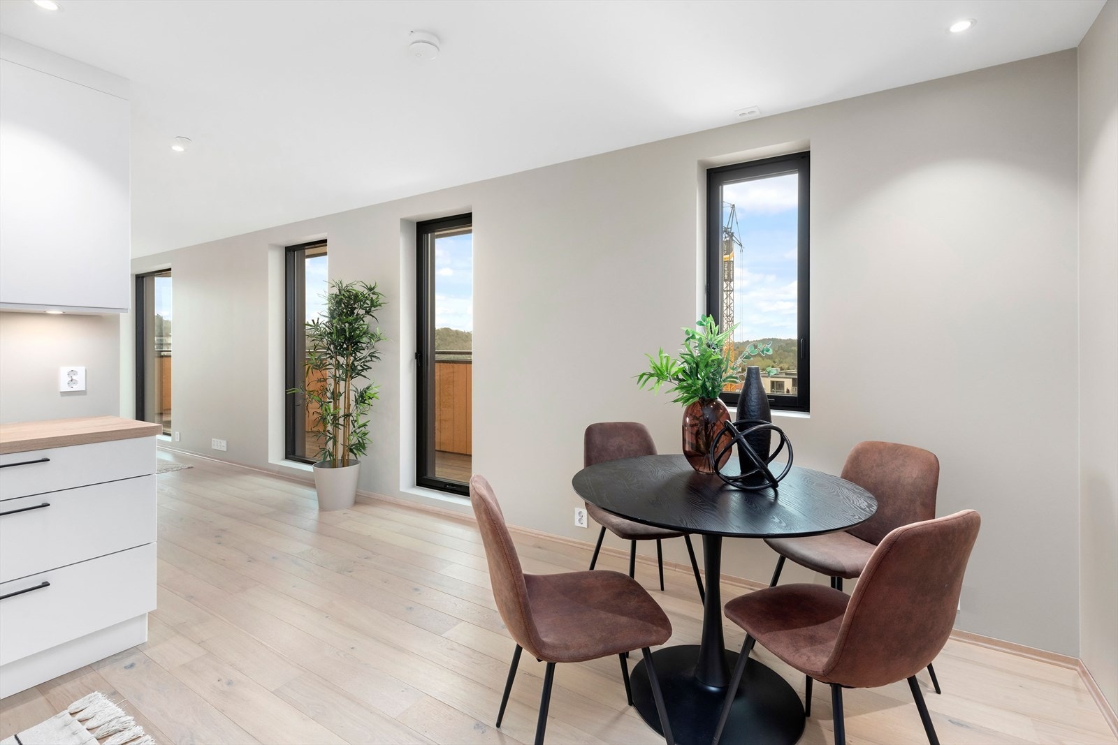 God plass til spisebord i sonen mot stuen Galleribilde