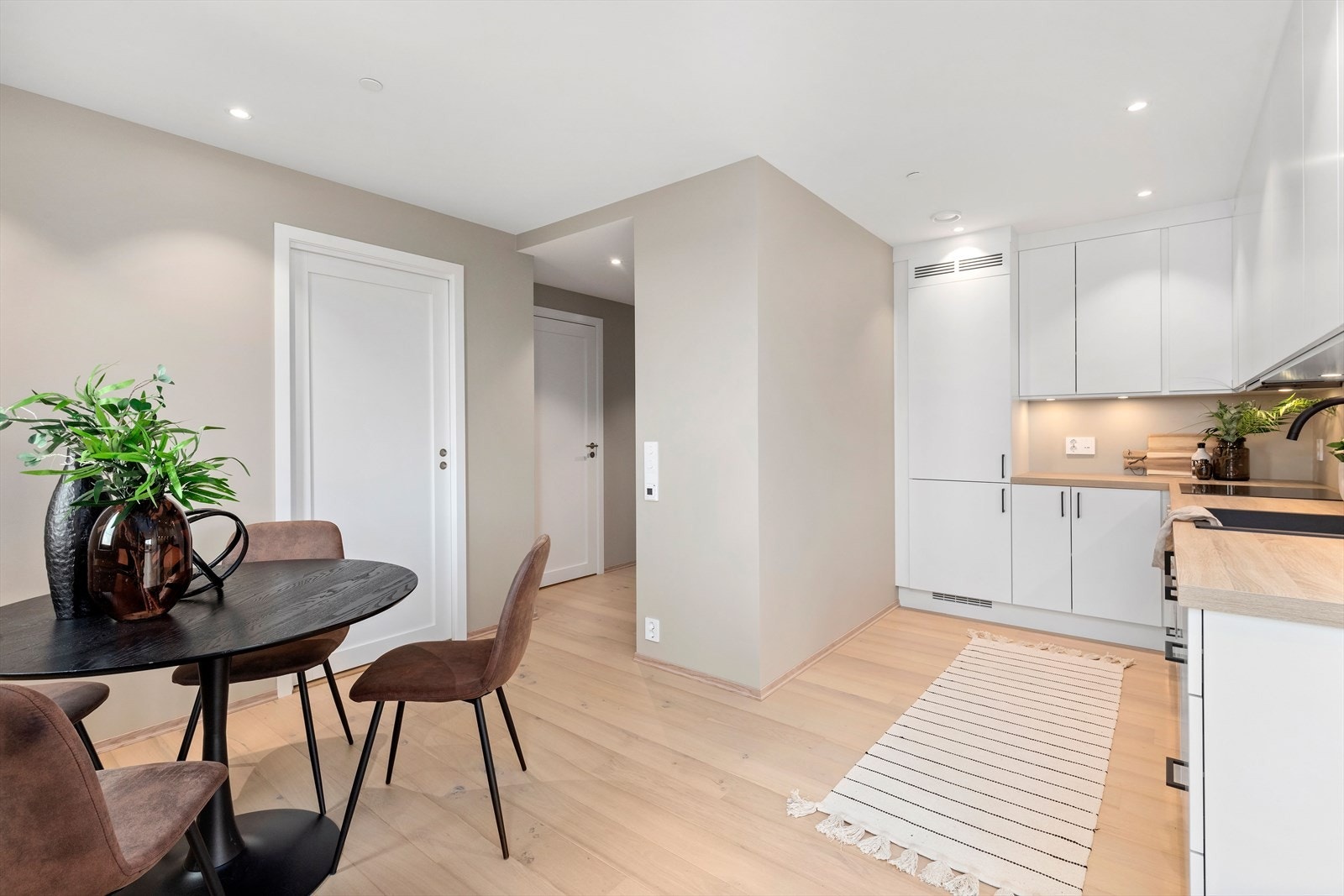 Leilighetens hovedrom er rommet hvor vi har åpen, men smatidig skjermet stue/ kjøkken løsning Galleribilde