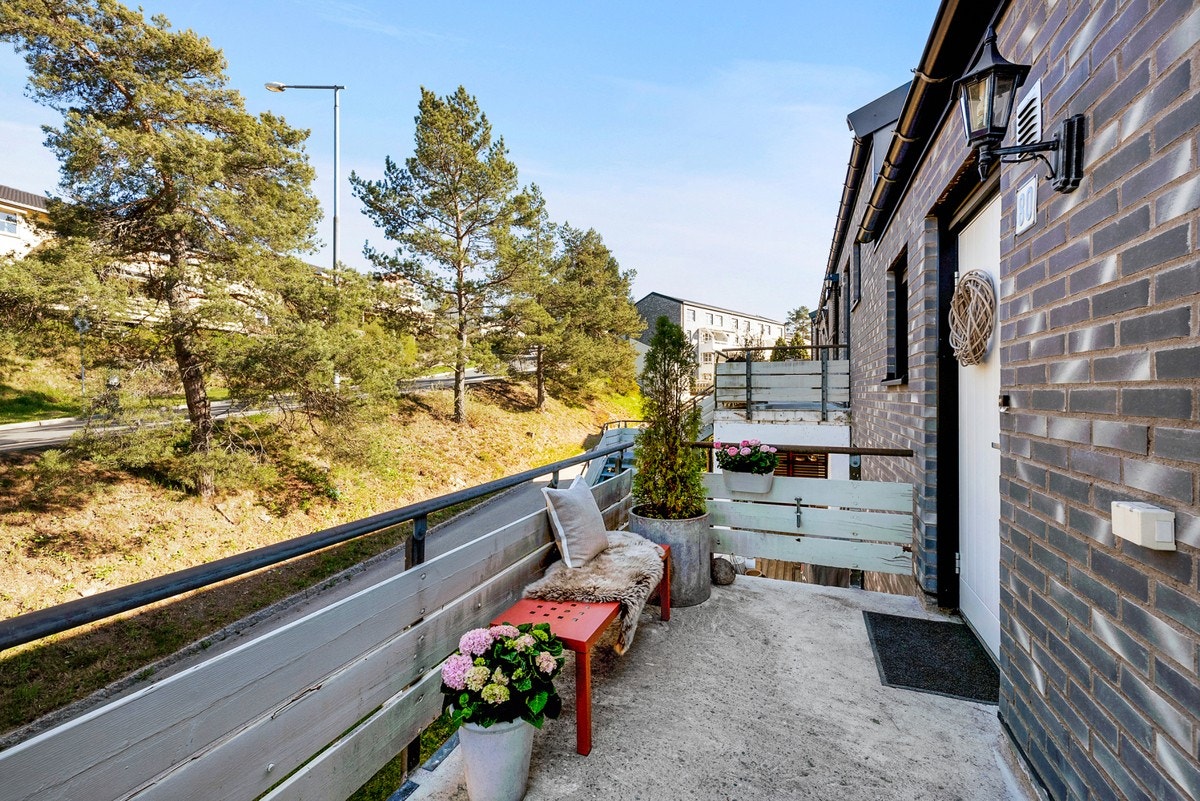 Inngang er via hyggelig utvendig terrasseoppgang Galleribilde