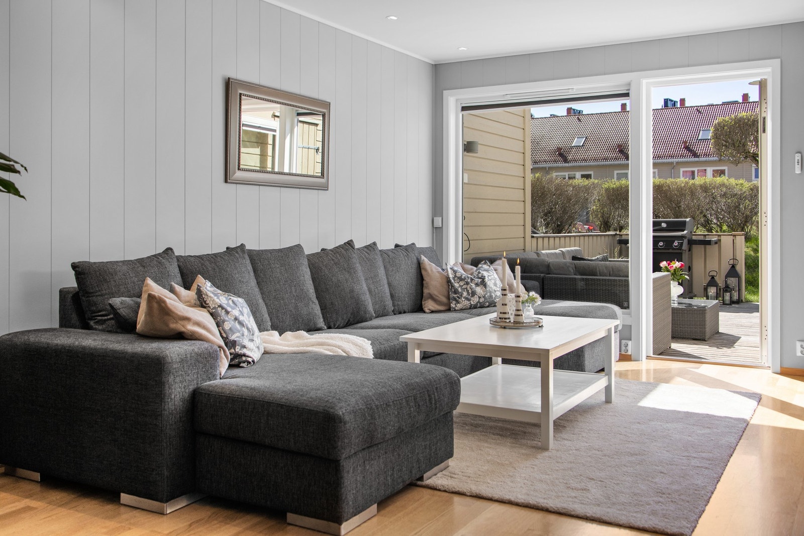 Store vinduer sørger for unik, naturlig lyssetting på dagtid Galleribilde