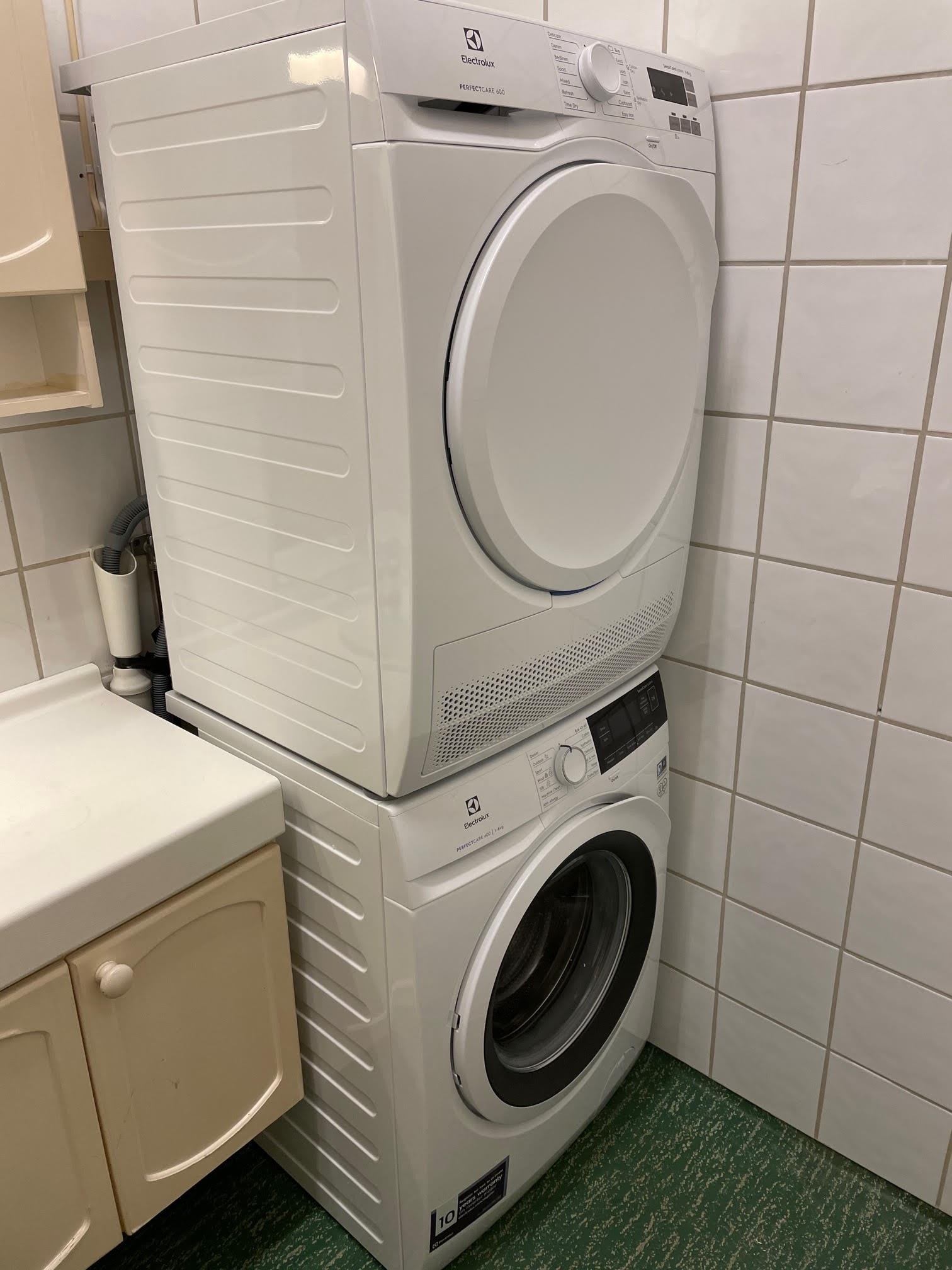 Moderne vaskemaskin og tørketrommel Galleribilde
