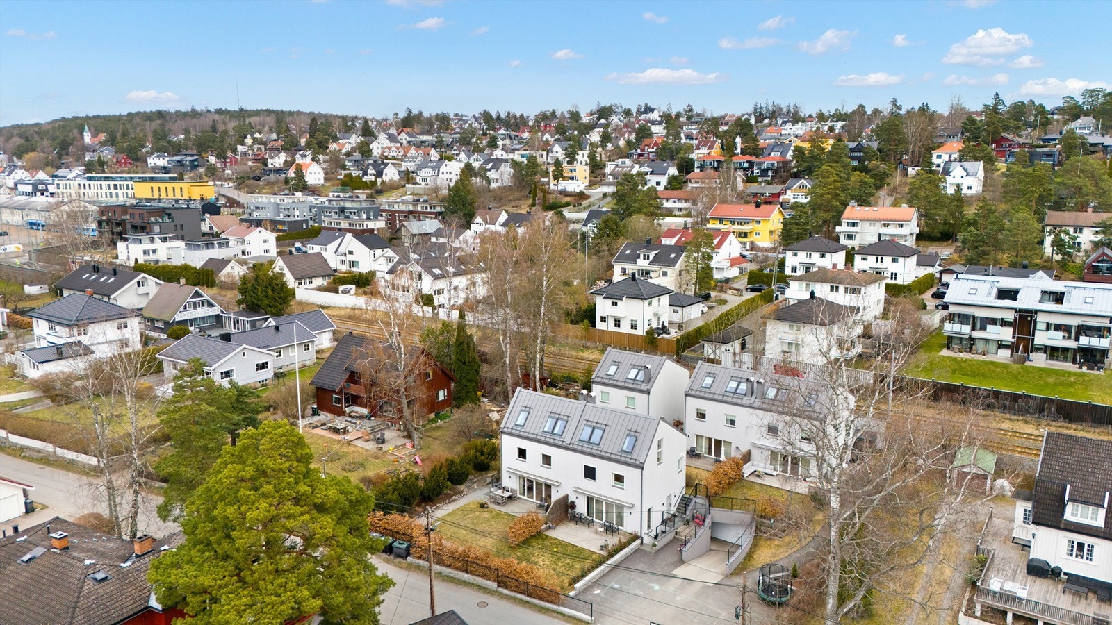 Området er kjent for sin barnevennlige atmosfære og tilbyr en rolig tilværelse, skjermet fra byens larm. Galleribilde