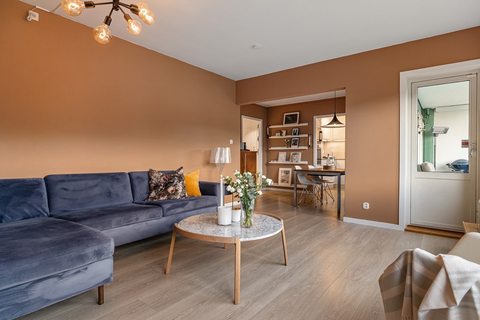 Fra stue er det glassdør ut til den herlige balkongen på ca. 12m². Galleribilde