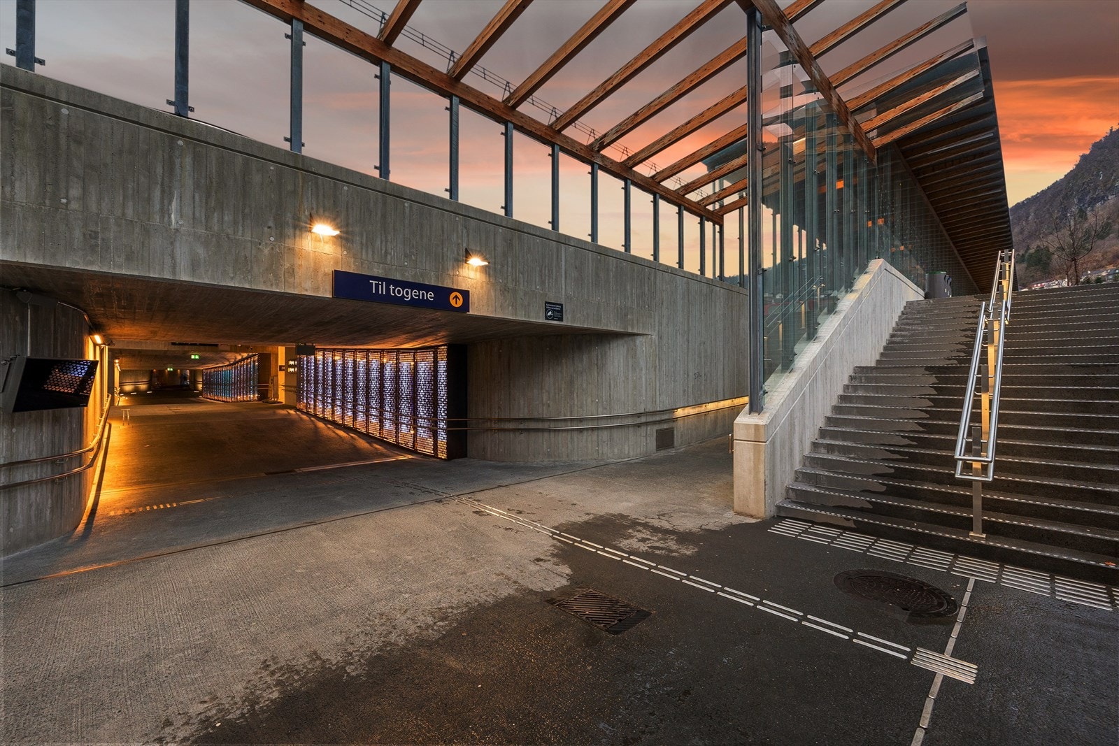 Herfra går toget til Bergen sentrum på under 10 minutter Galleribilde