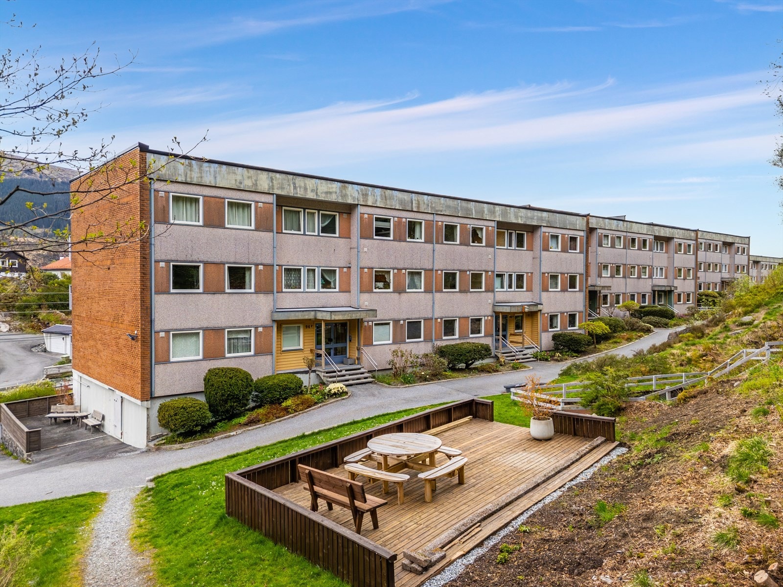 TV/bredbånd (grunnpakke) og brensel/varmtvann er inkl. i felleskostnader. Galleribilde