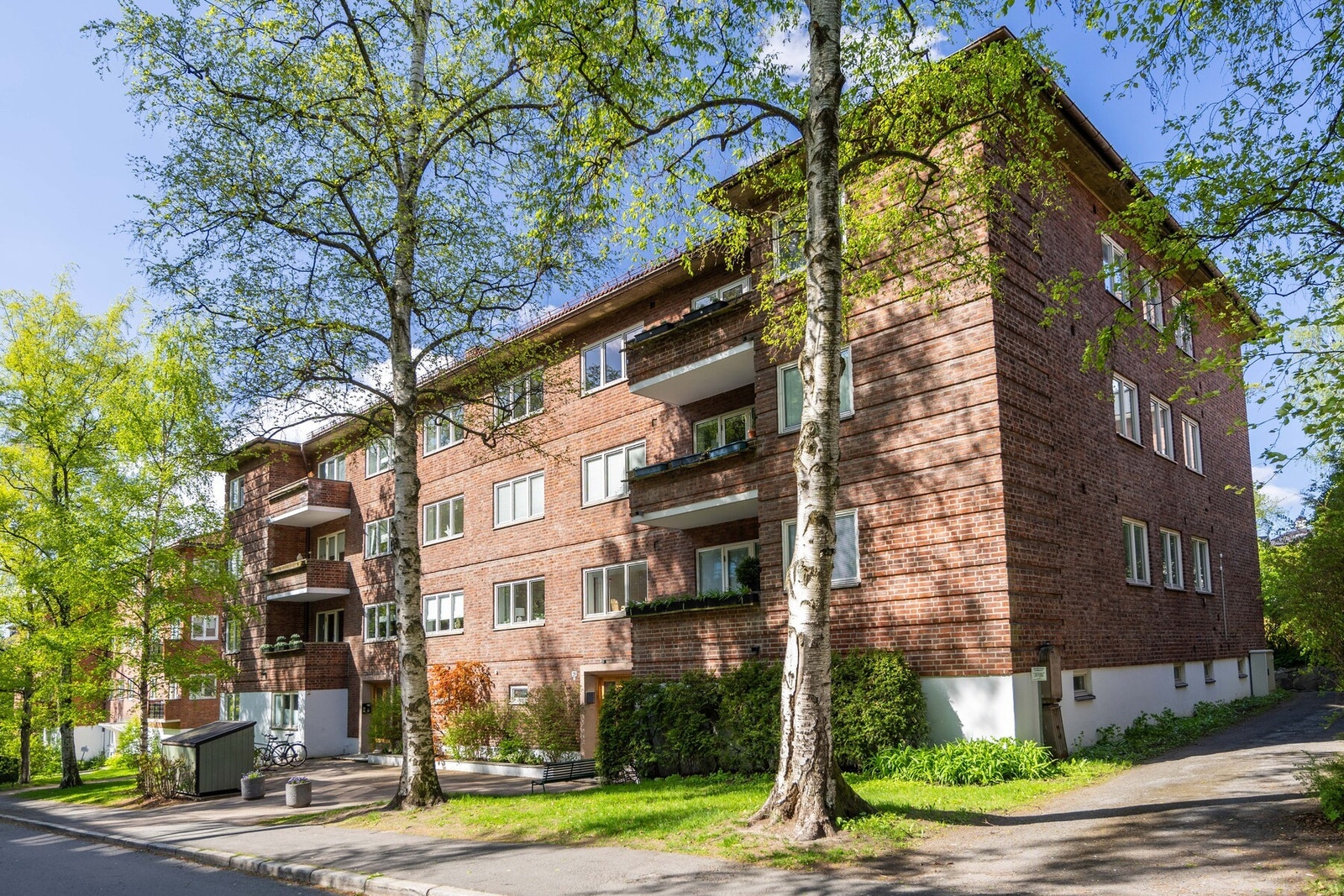 Eiendommen ligger i et populært, stille og bynært boligområde på Frogner i Oslo. Galleribilde