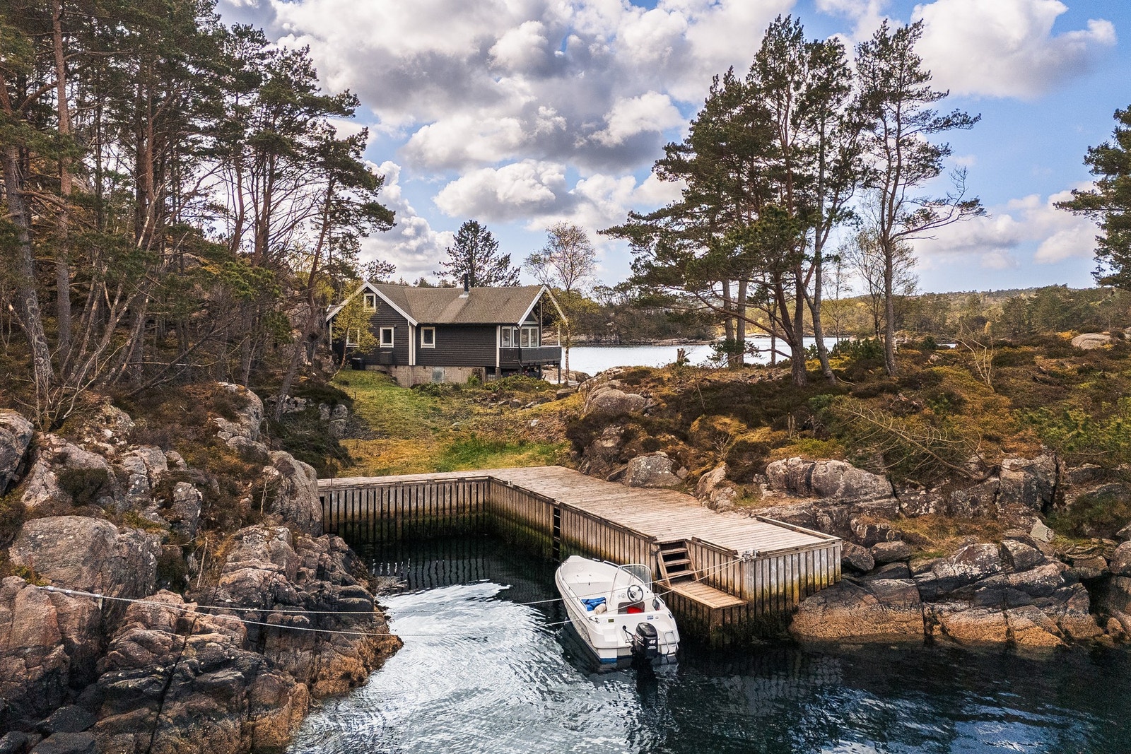 En fantastisk perle på en rolig øy bare en kort båttur fra Kolltveit Kei Galleribilde