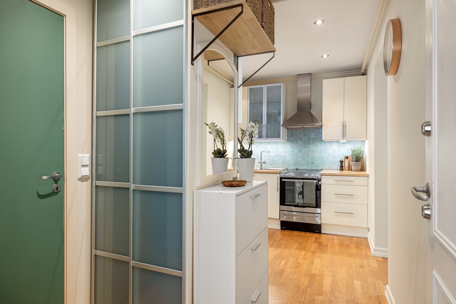 Praktisk garderobeløsning i entré. Galleribilde