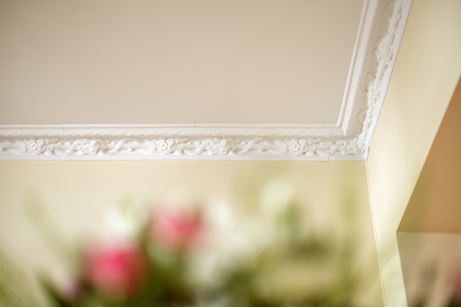 Flott stukkatur og rosett i himling. Galleribilde