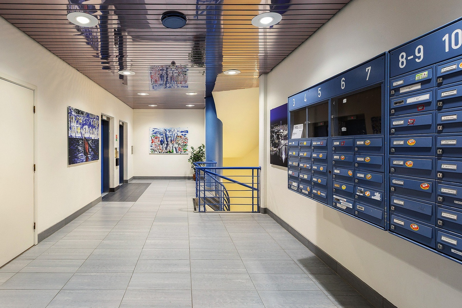 Inngangsparti og heis. Galleribilde