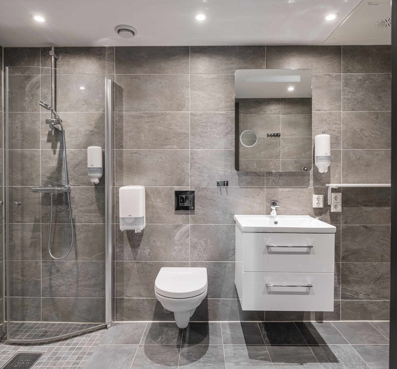 120-3-1_004.jpg Galleribilde